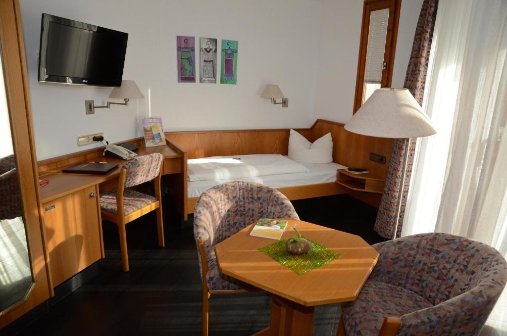 Hotel Mohren Ochsenhausen Oda fotoğraf
